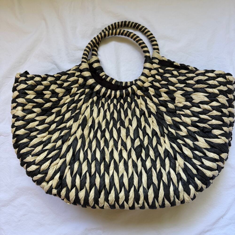 Vintage Black White Woven Straw Basket Bag Chevron Market Raffia Purse EUC